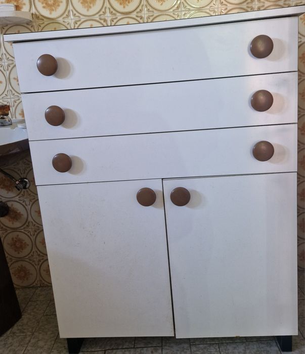 Móvel Vintage Anos 70/80 - Branco com Puxadores Castanhos
