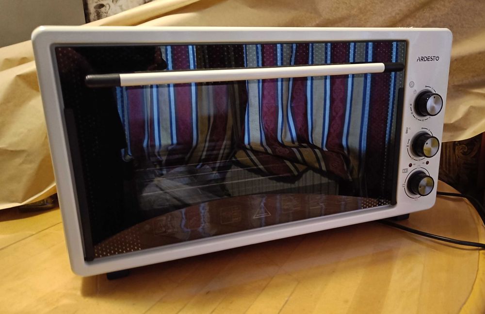 Продам велику піч Ardesto MEO S45GBG (45 літрів)