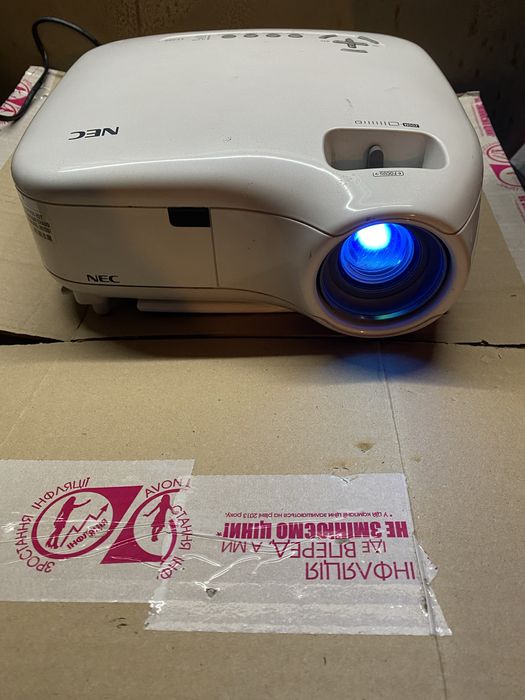 Проектор NEC LT380 в робочому стані