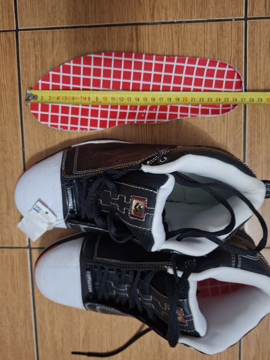 Sprzedam buty Converse. młodzieżowe rozmiar 42