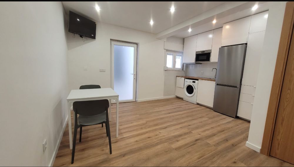 Alugo estudio em Caparide