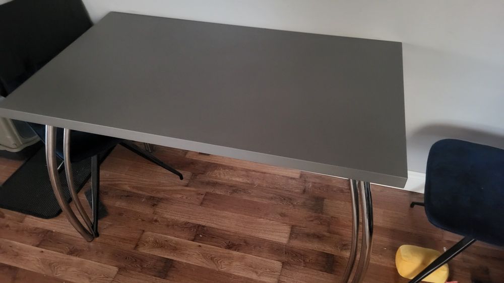 Sprzedam stół  szer.120cm,gł.68,wys.77cm