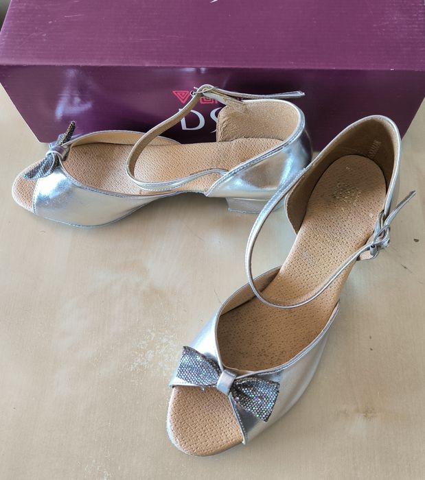 Sapatos de dança número 36,5 prateados NOVOS