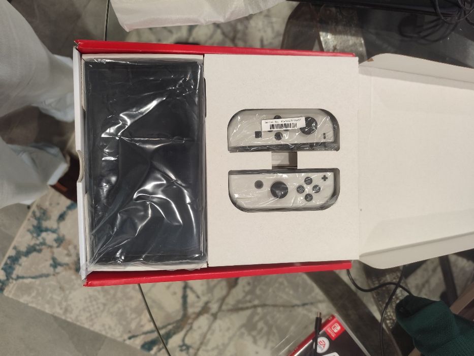 Nintendo Switch OLED Branca + 2 Jogos + Comando Extra + Estojo Bigben