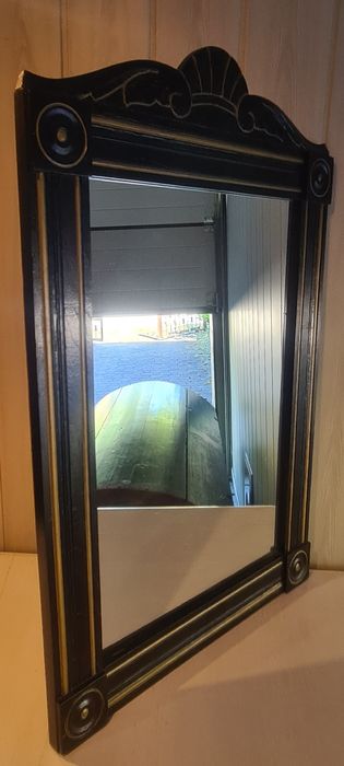 Lustro w ciężkiej litej drewnianej ramie