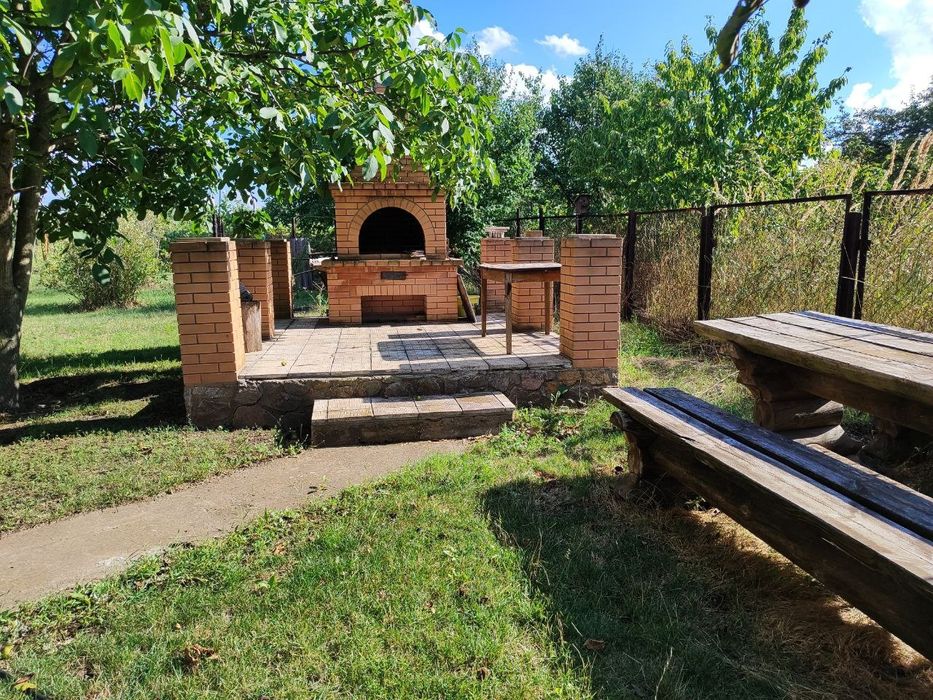 Продам дом недалеко от города, большой участок