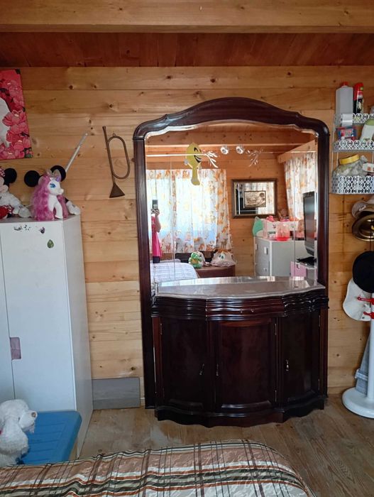 Consola antiga com espelho