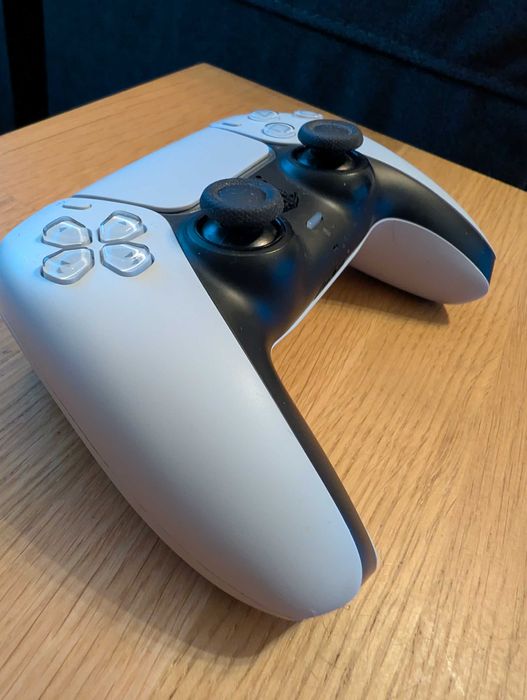 Konsola Sony Playstation 5 wersja z napędem + komplet gier