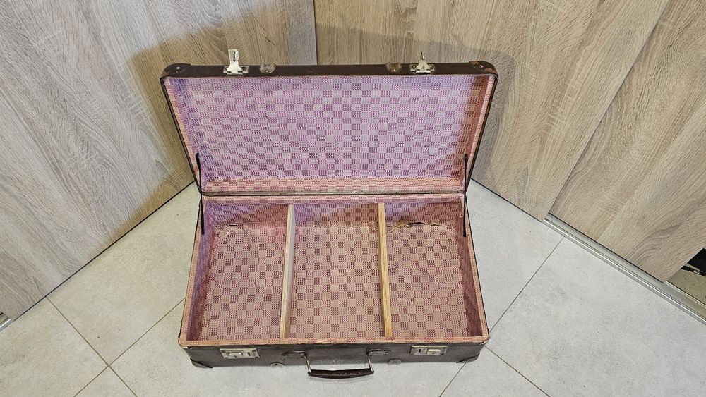 Stara  walizka  retro