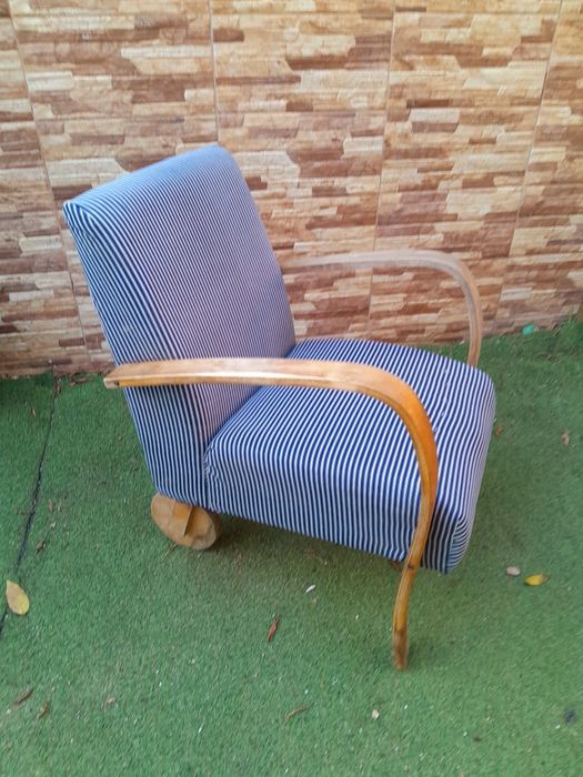 Cadeirão vintage com dus rodas