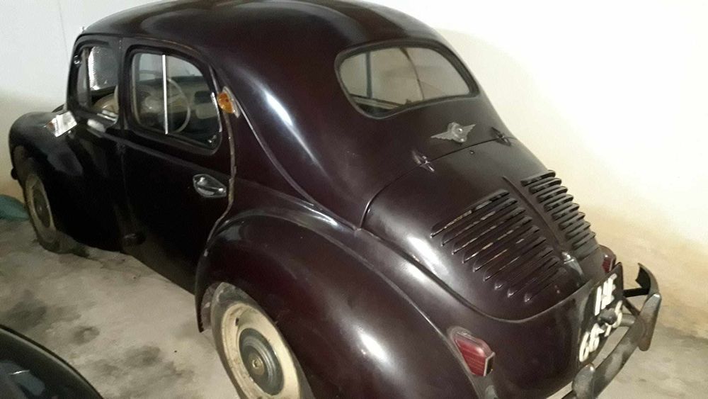 Carro Renault joaninha