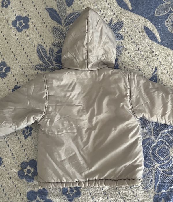 Подарю куртку на девочку, размер 98