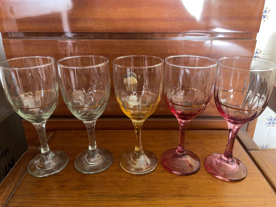 Copos de vinho variados