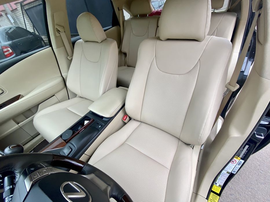 Перетяжка салона, обшивка сидінь, стелі, керма, карт, торпедо(панелі)