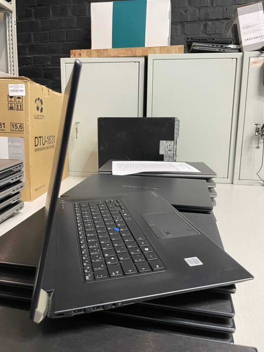 Toshiba Portege X50‑G‑114 – 15.6″ FHD легкий і швидкий є кількість