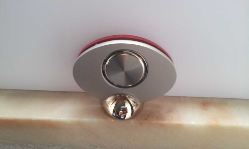 Relógio pequeno de mesa - vermelho escuro