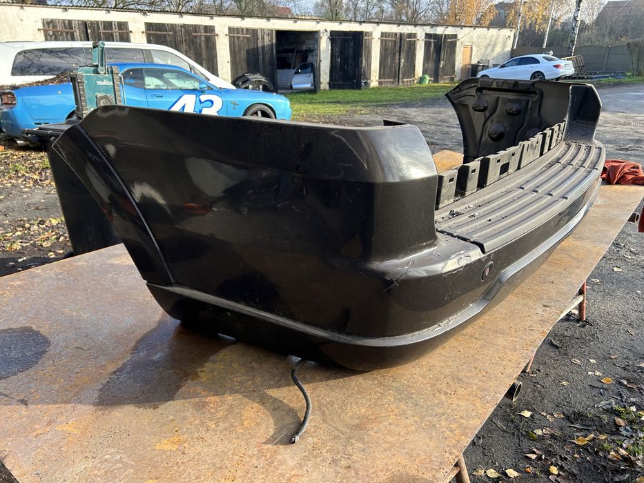 Lincoln Navigator 2004-06 zderzak tył z czujnikami