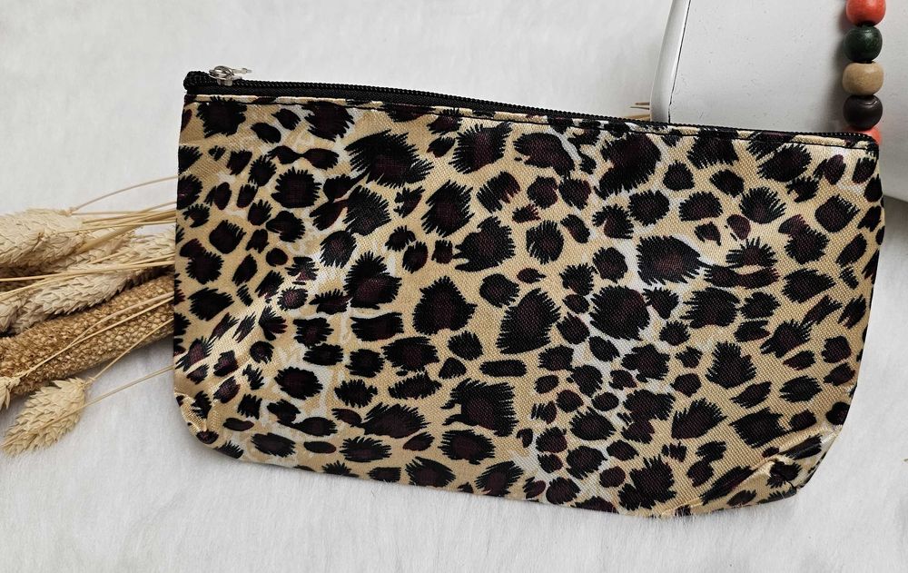 Kosmetyczka damska w lamparcie wzory w panterkę