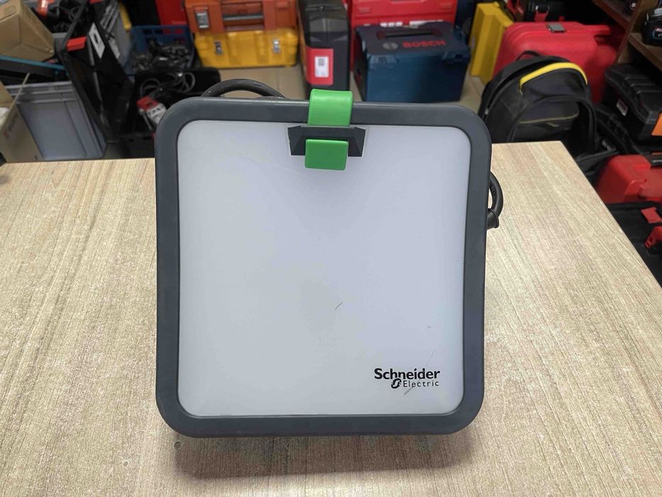 Schneider Electric Thorsman 30 LED / Професійний будівельний світлодіодний прожектор з розеткою Шнейдер
