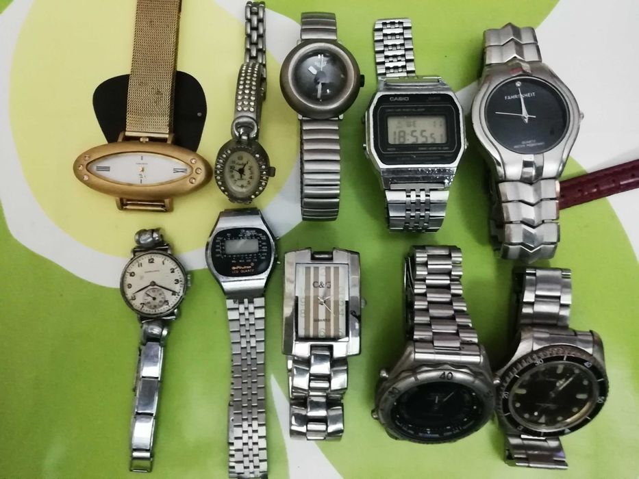 32 relógios variados