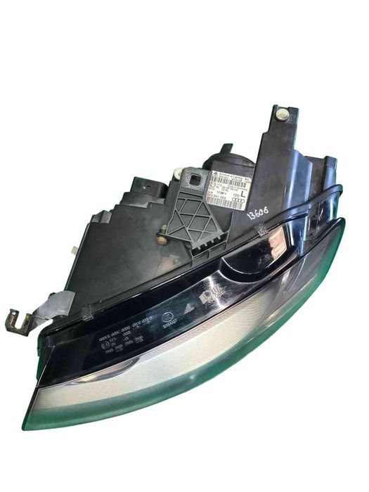 Ótica / Farol Esquerdo AUDI A4 B8