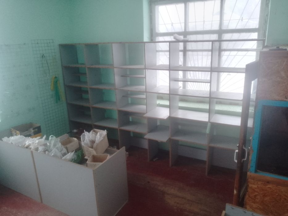 Продам торгові стелажі