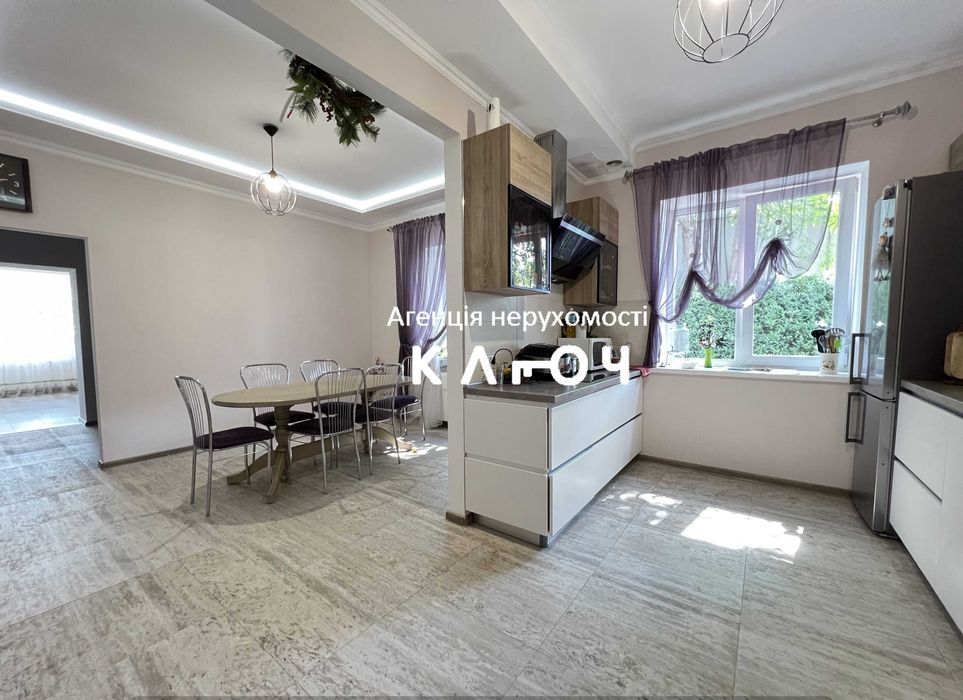 Продаж гарного будинку в чудовому місці!