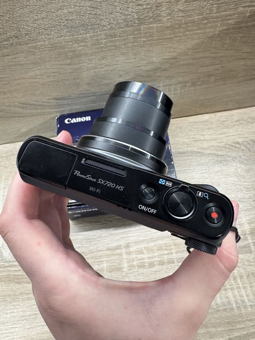 Canon PowerShot SX720HS