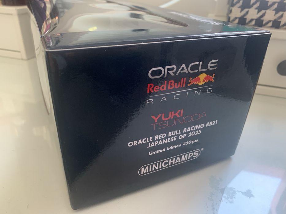 F1 minichamps 1:18 Yuki Tsunoda