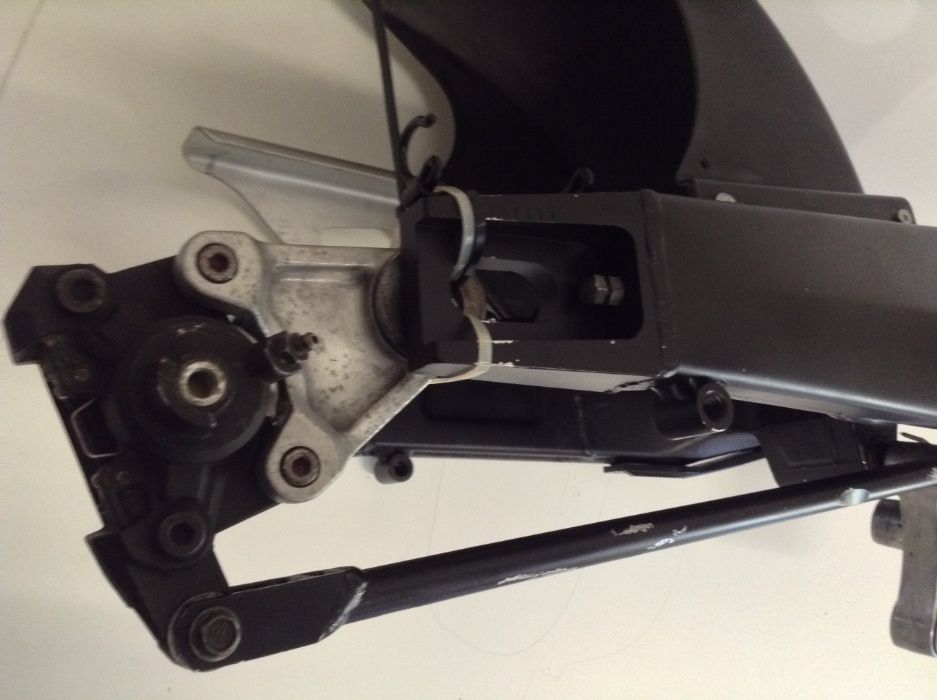Vendo braço oscilante usado de Kawasaki zx750r 1994 completo