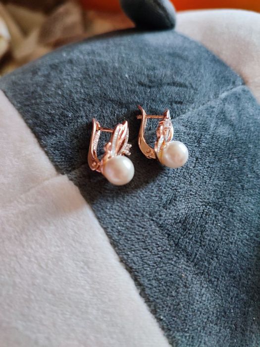 Сережки из медицинского золота