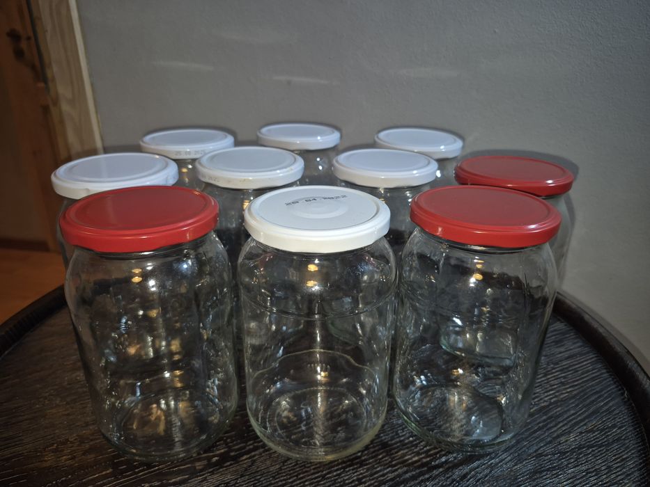 Słoiki 0,9 l z nakrętkami