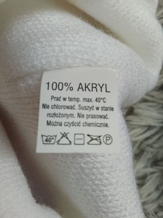 Czapka zimowa z herbem polski