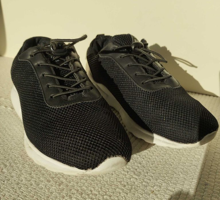 Buty_RESERVED_roz.39_lekkie sneakersy_biała podeszwa_bez wiązania