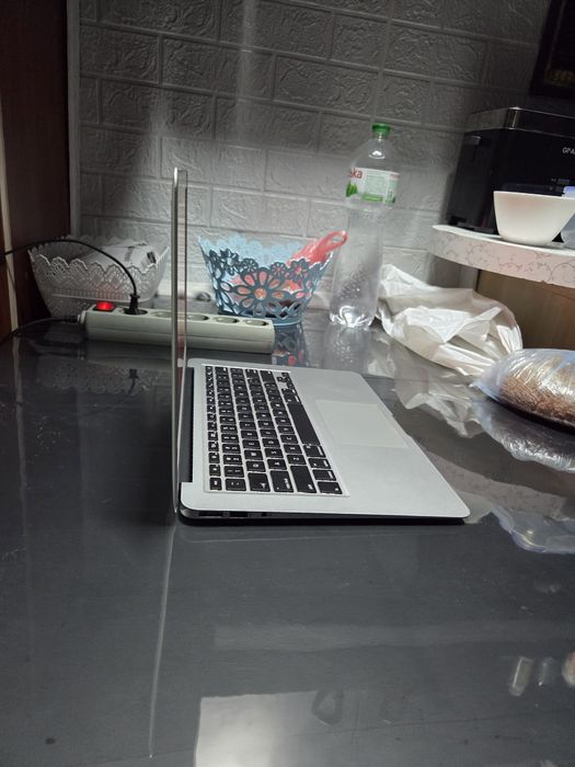 Ноутбук Apple A1466 MacBook Air 13 i5 256 ssd