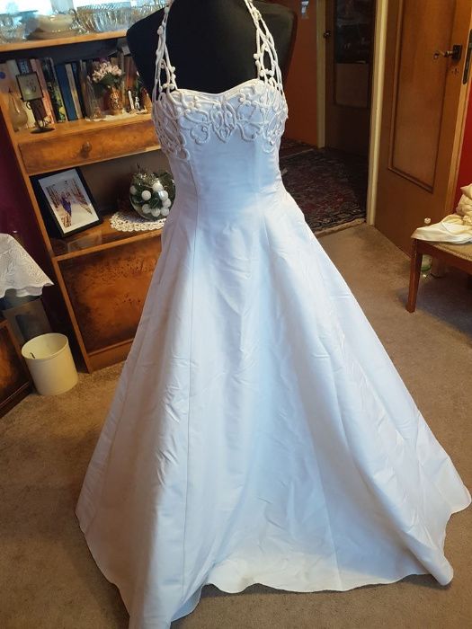 Suknia ślubna biała na szyję