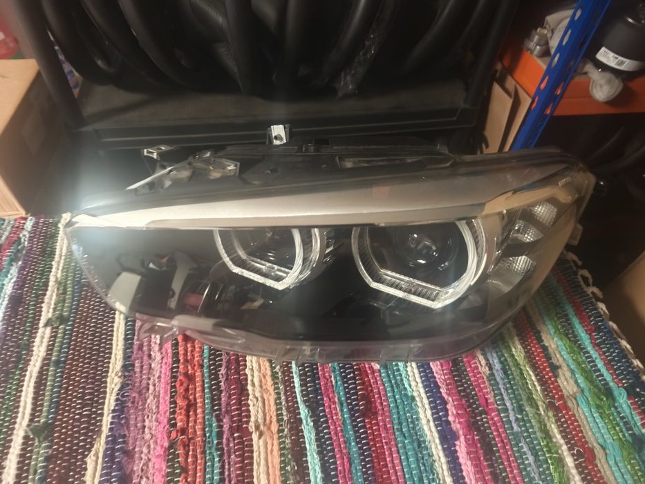 Farol esquerdo BMW F20 LCI full Led fundo preto