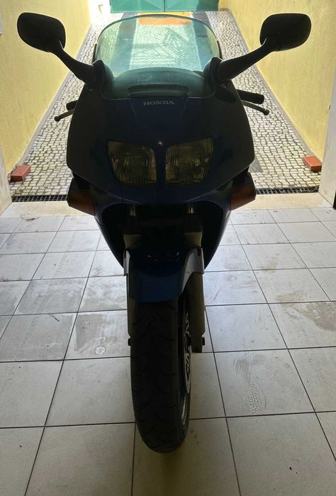 Honda VFR 750F (RC36) V4