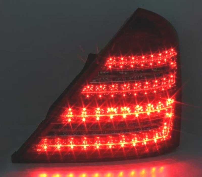 FAROLINS LED MERCEDES CLASSE S W221 05-11 VERMELHO CROMADO