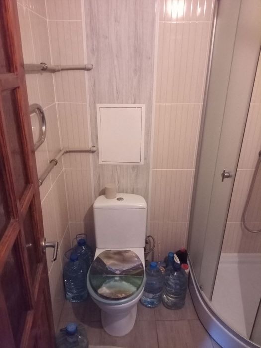 Сдается 2х ком кв. ЖД ост. Школьная 3.3 Кирпичный дом. Аккуратная.