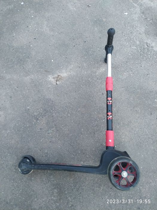 Дитячий самокат триколісний