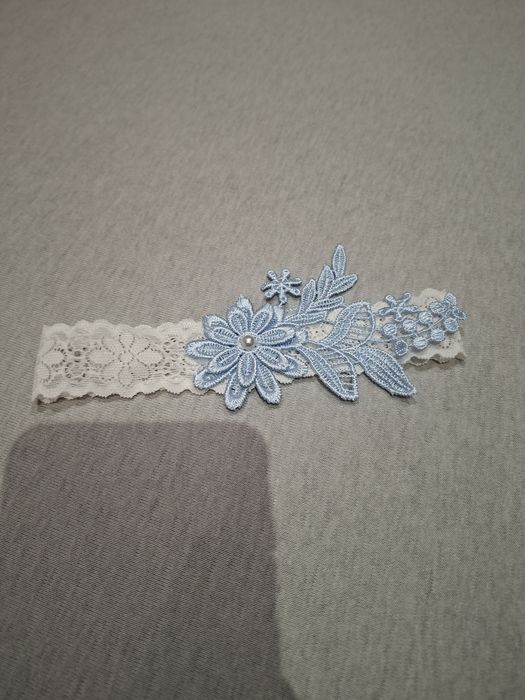 Podwiązka biało niebieska bardzo elegancka