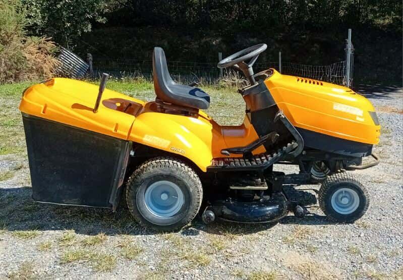 Trator corta relva com 17,5 cv e 102cm largura  de corte