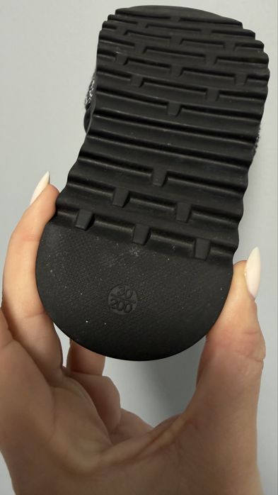 Детские шлепки на девочку