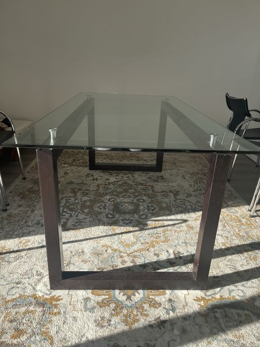 Mesa com tampo de vidro