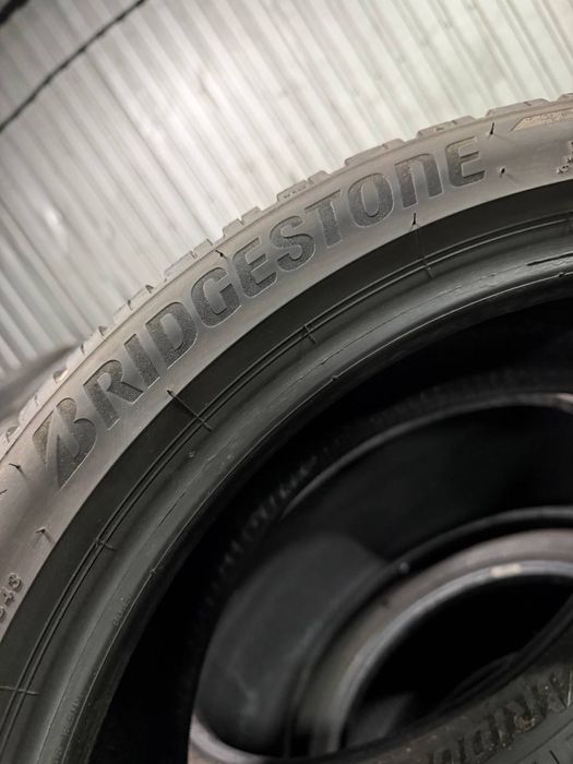 R19 245/40 Bridgestone Blizzak LM005