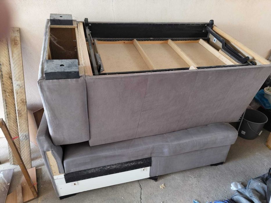 Móvel WC, resguardo, porta e sofá-cama – GRÁTIS a quem vier buscar