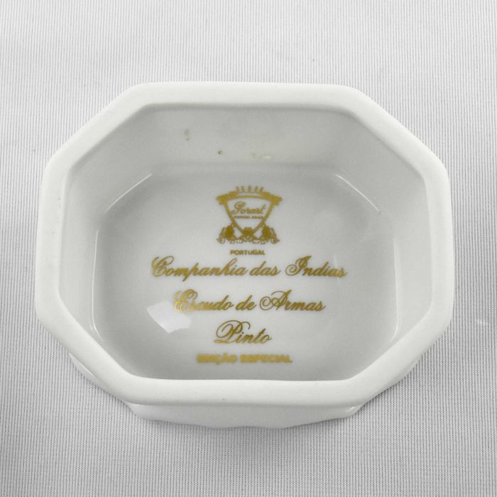 Saleiro em porcelana Porart decoração Escudo de Armas Pinto