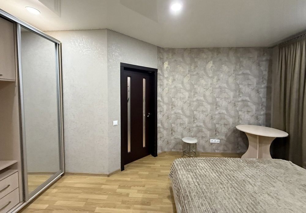 Продам терміново ! Квартира з ремонтом меблями та технікою, 1-кімн., 37 м², Ірпінь. Поруч центральний парк