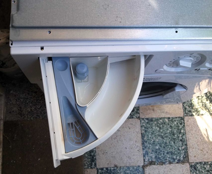 Máquina de Lavar Roupa Ariston Hotpoint 7 kg encastrar (entrega)